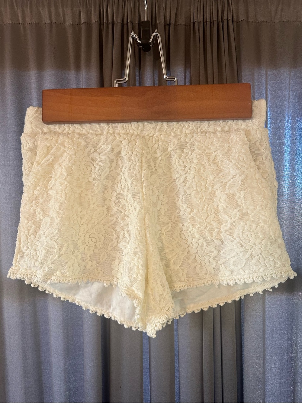Iris Los Angeles White Lace Shorts Boho M Pockets Lined